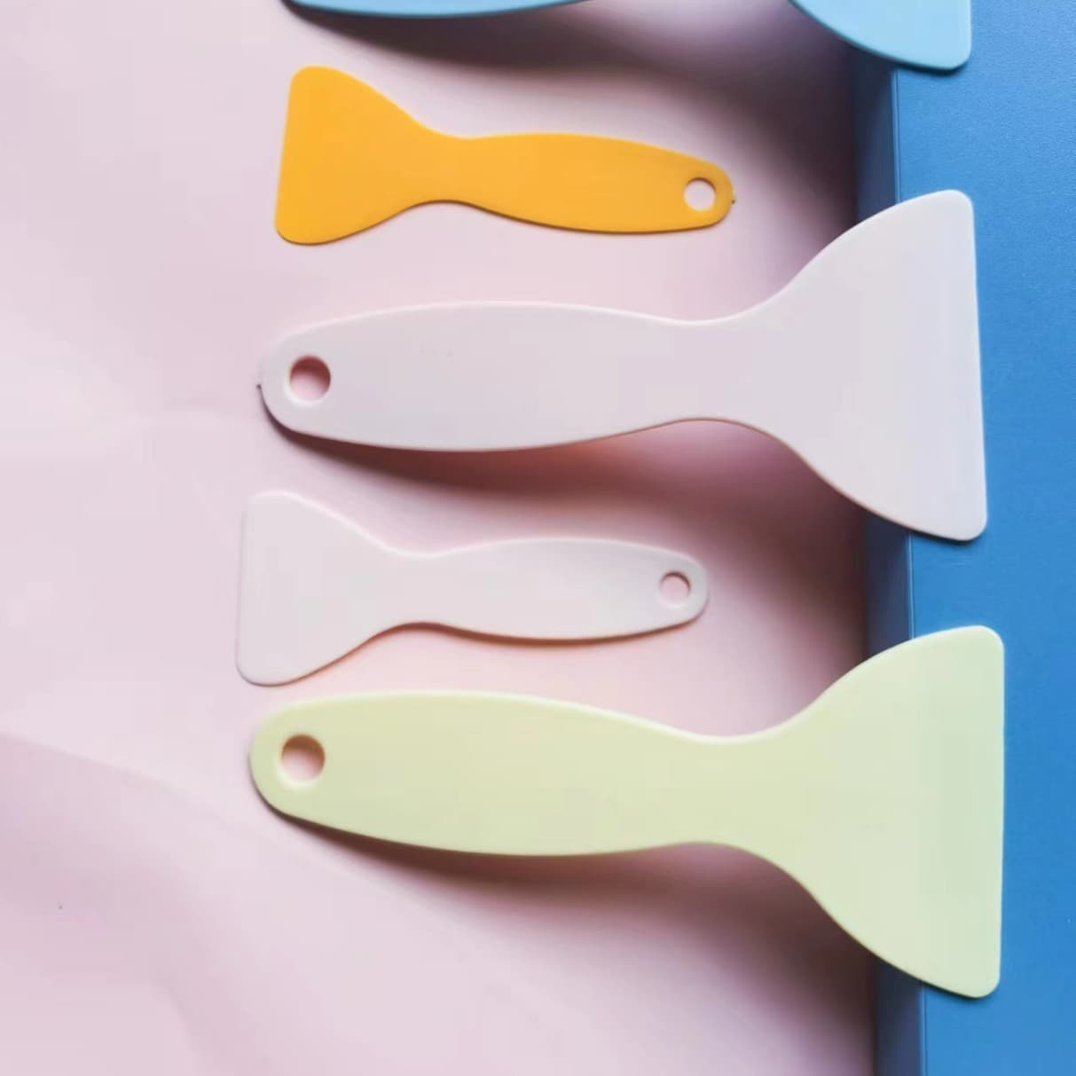 Colorful Journal Small Yellow Scraper Triangular Plastic Scraper for Car Detailing, Journaling, Sticker Application, and Card Decoration