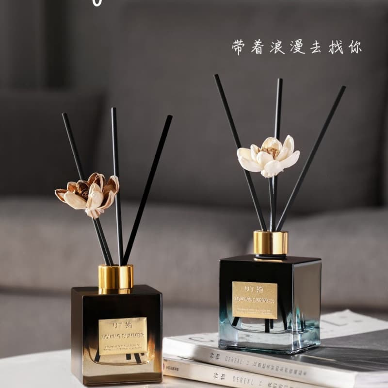 New UT Her Gardenia Scented Diffuser, 200ml Flameless Premium Niche Fragrance with Natural Reed Sticks for Home Use
