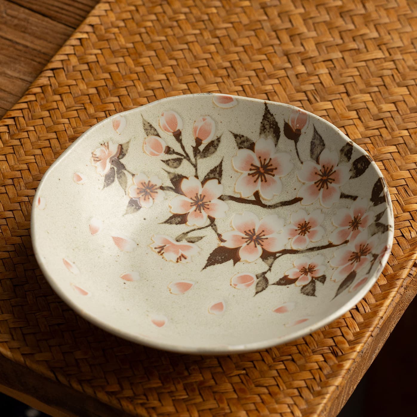 Japanese Imported Mino Ware Sakura Ceramic Plate Japanese-Style Tableware Retro Beautiful Dinner Plate Underglaze Color Home Deep Serving Plate