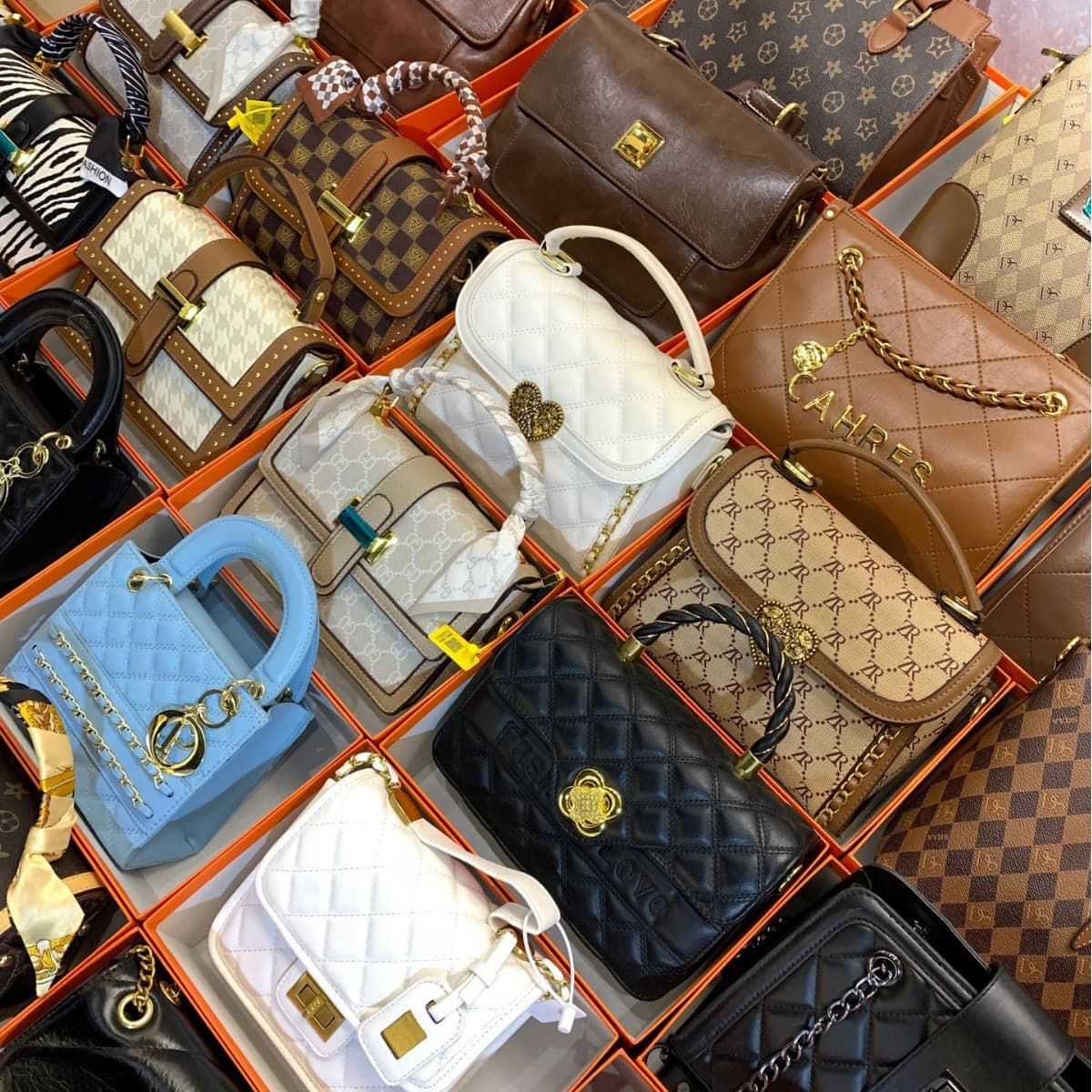 High-Quality Gift Box Women's Bag Shoulder Crossbody Bag Original Packaging Small Assorted Mixed Batch Cross-Border Live Streaming Supply Bag