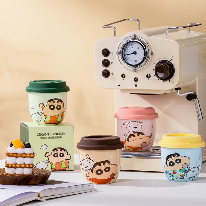 Authentic Collaboration Crayon Shin-chan Ceramic Mug with Lid, Cartoon Cute Gift for Kids, Coffee Cup Wholesale