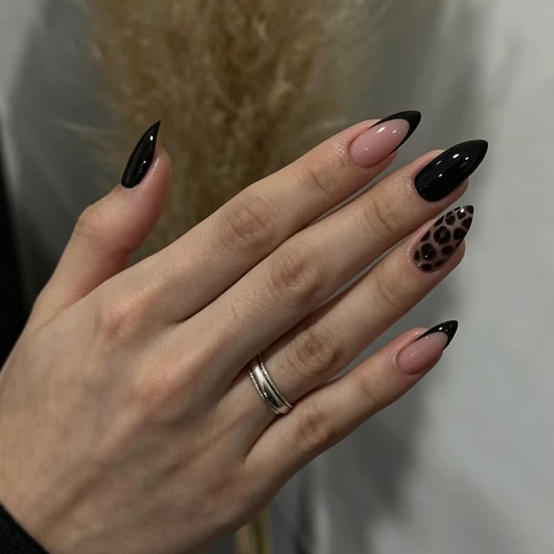 24 pieces of Almond Hot Girl Black French Amber Leopard Pattern Wearable Nails High-end Temperament Sweet and Cool Nail Art Tablets Cross-Border Wholesale