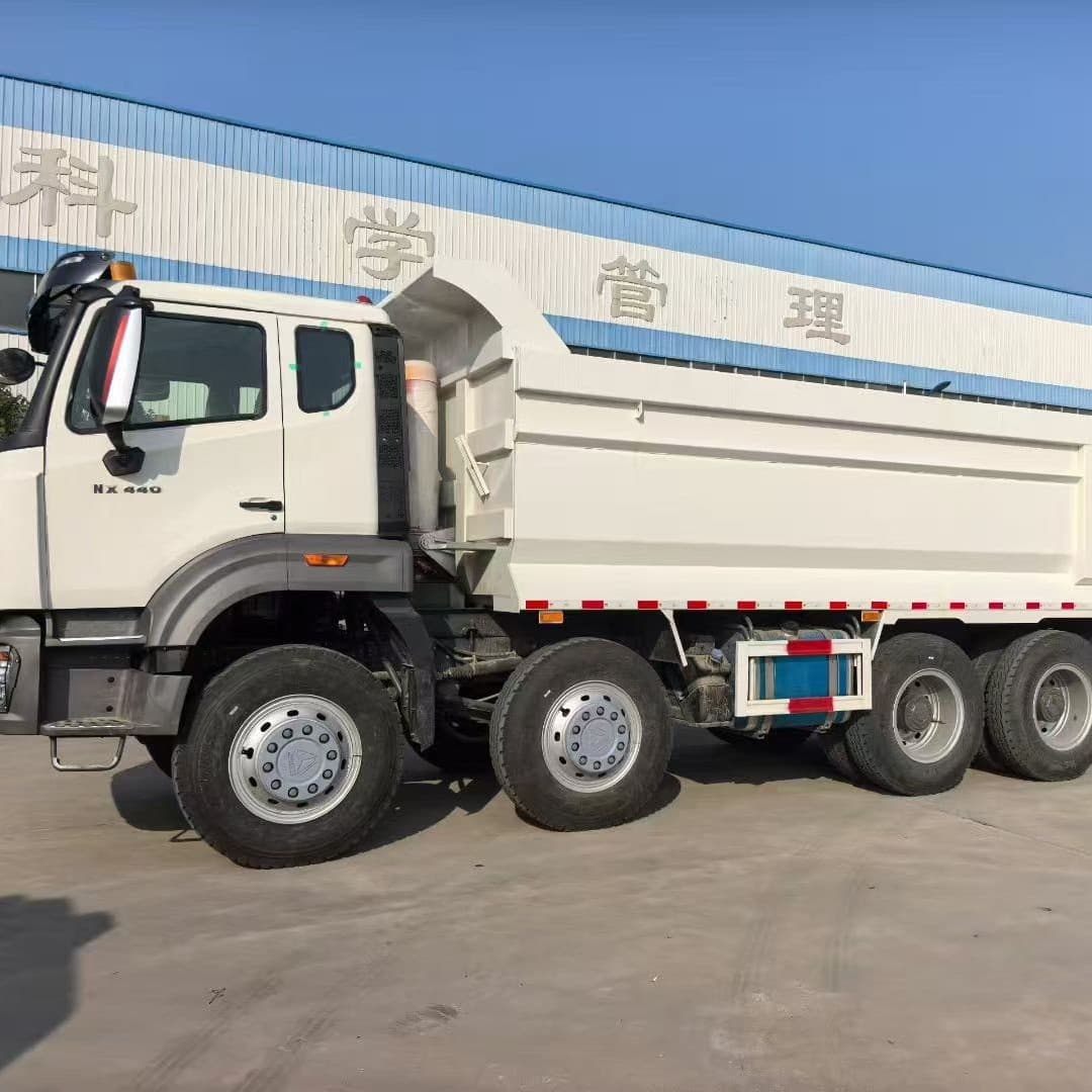 Garbage Transport Vehicle, Intelligent Isuzu 6 Cubic Meter Compaction Garbage Truck, HOWO Tipper Stock Vehicle