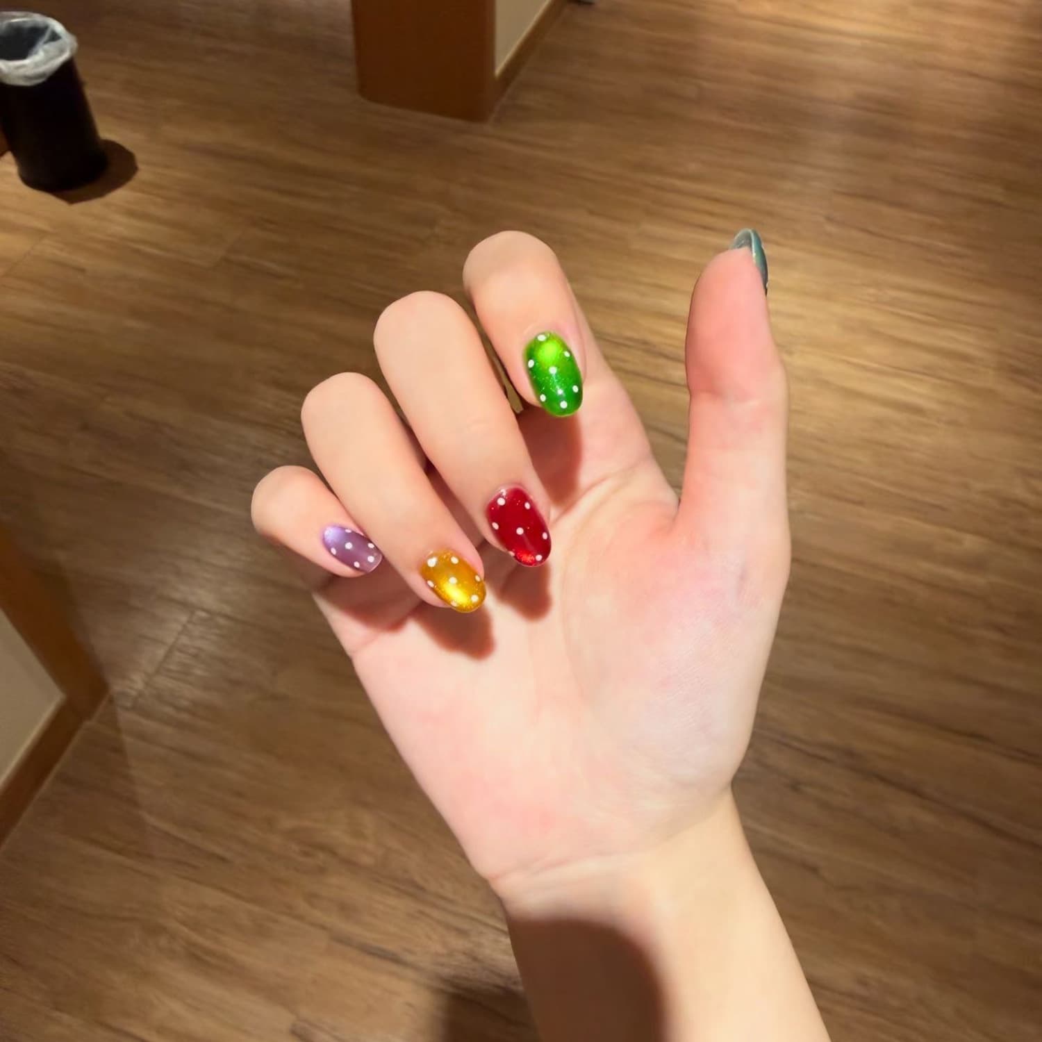 Dopamine Rainbow Cat Eye Press-On Nails Summer Macaron Solid White Polka Dots Brightening Daily Commute Short Oval