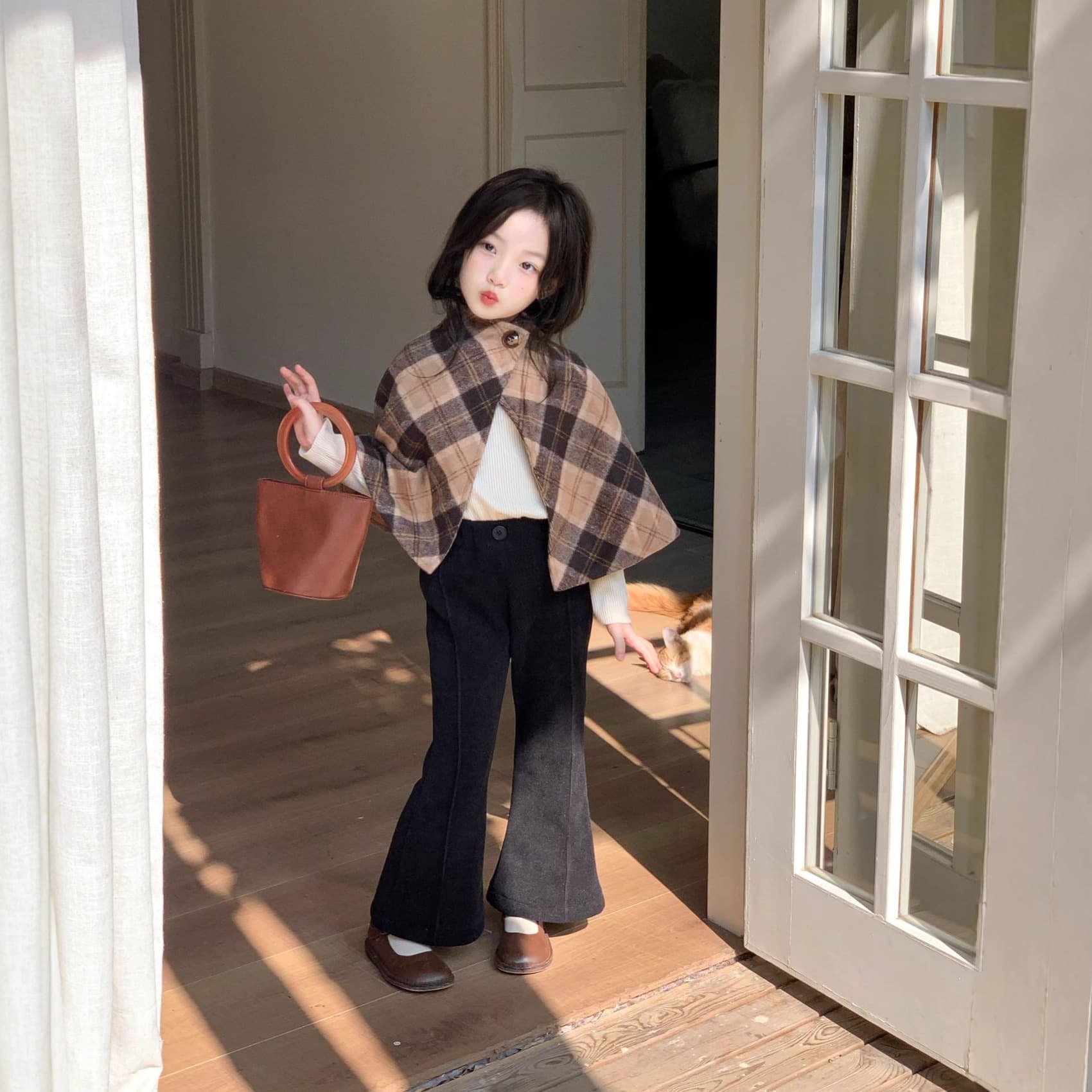 Girls' Winter Korean-style Fashionable Plaid Wool-blend Fleece-lined Cape, Stylish Cloak for Children's Trendy Apparel