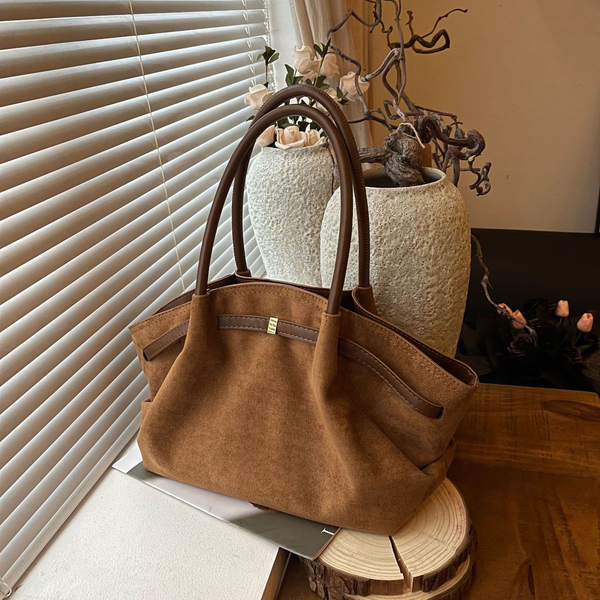 Crossbody Large-Capacity Tote Bag, Women's New Autumn/Winter High-End Work Commuter Bag, Vintage Shoulder Bag