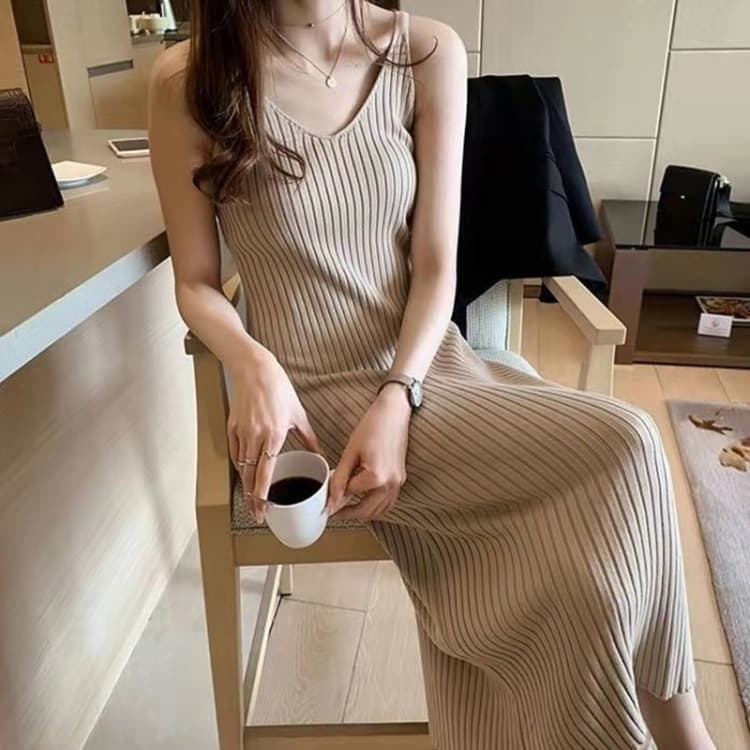 2023 new suspender dress, spring and autumn temperament, slim knitted vest dress, mid-length black inner base skirt