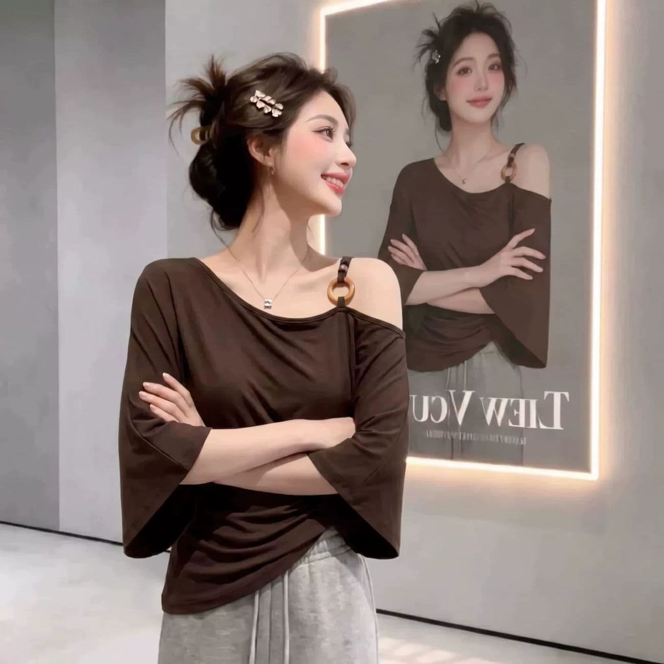 Brown Wood Ring One-Shoulder Off-Shoulder T-Shirt Loose Three-Quarter Flared Sleeve Side Pleated Slimming Top for Women