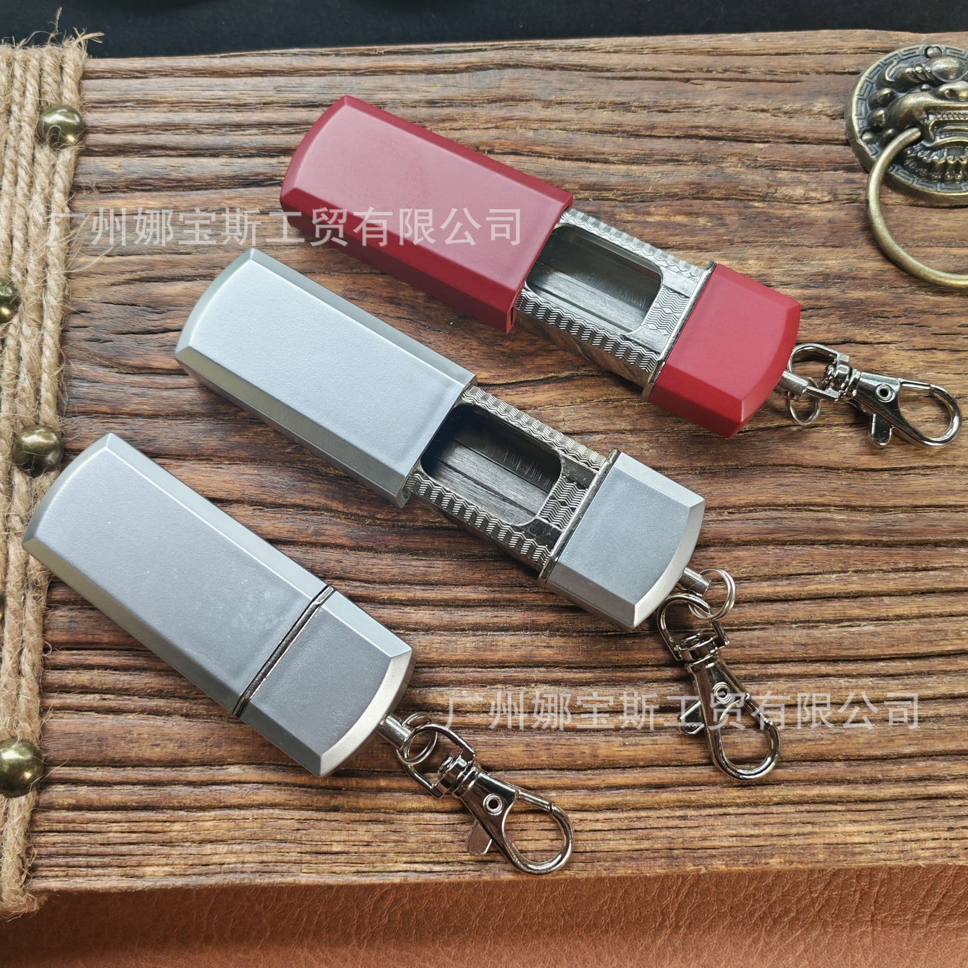 011 Fashionable and simple pocket outdoor portable long pull-out ashtray with keychain