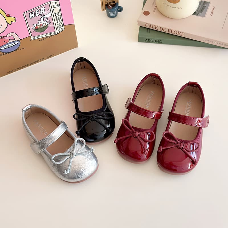 Girls' Spring and Autumn 2025 New Bow Soft-soled Leather Shoes Stylish Baby Shoes Red Little Girl Doudou Shoes