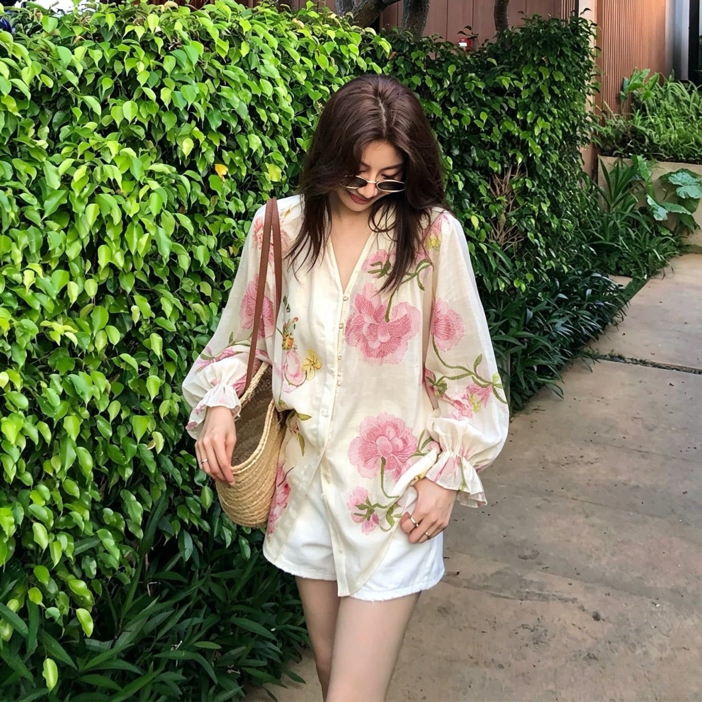 French Vintage Floral Print Linen Blouse for Women V-Neck Lace Lantern Sleeve Loose Heavy Embroidery Sun Protection Shirt
