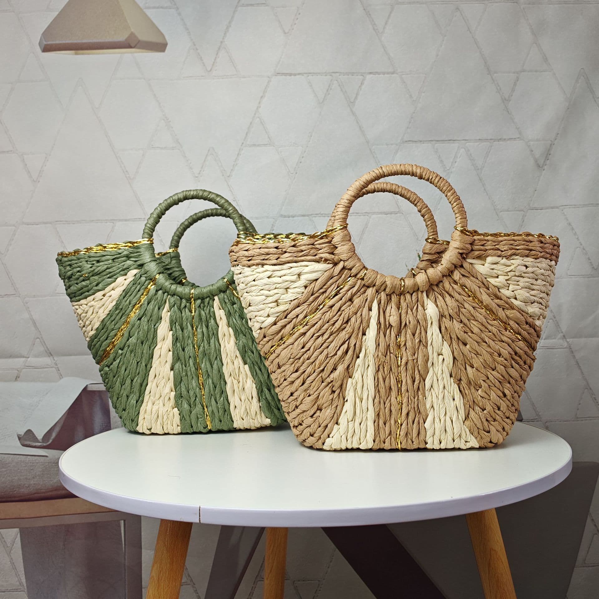 Large Capacity Straw Woven Handbag Gold Thread Beach Bag Fashionable Handheld Basket Perfect for Vacation And Beach