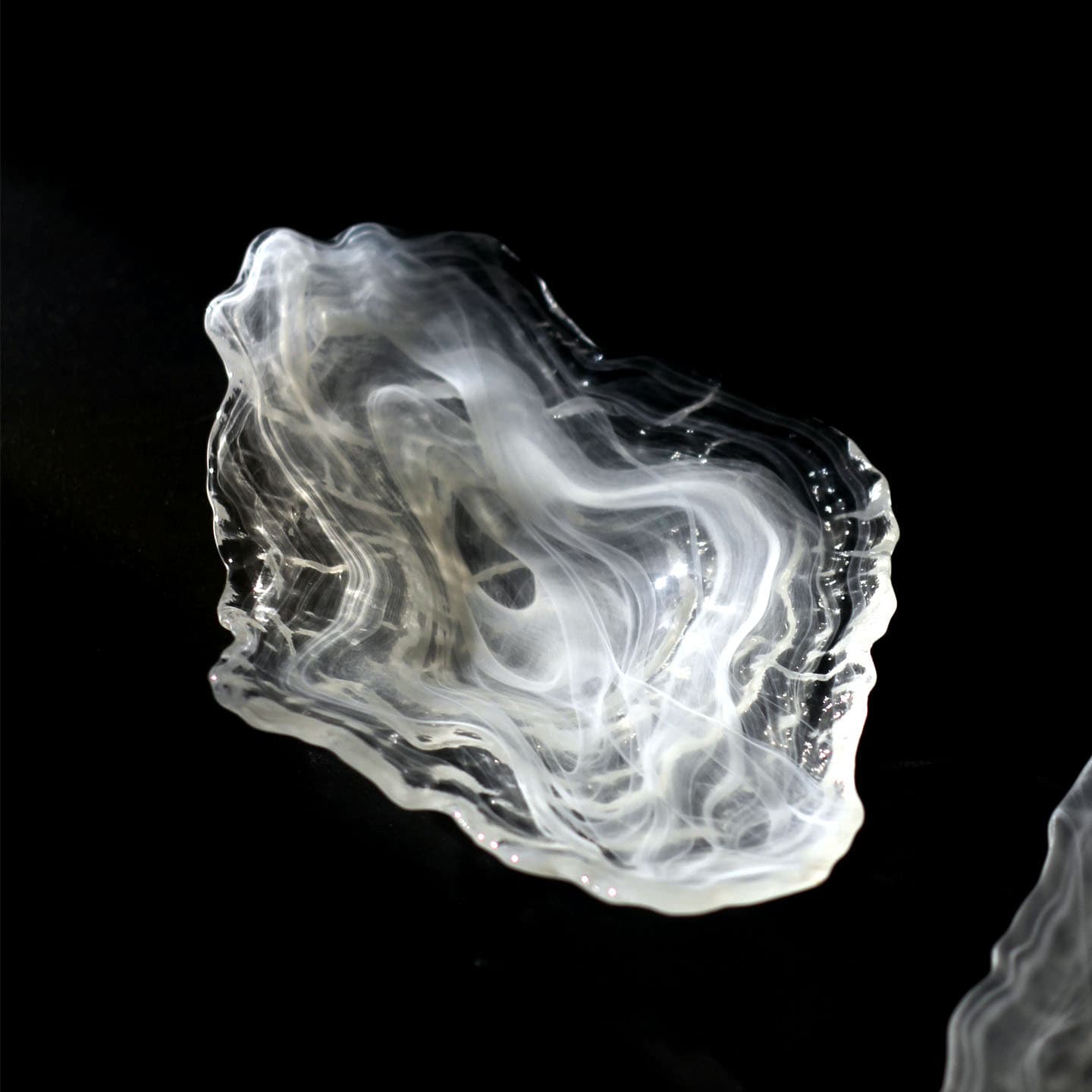 Cloud-Pattern Glass Plate for Home Use, High-End Dessert and Snack Plate, Luxurious and Elegant, Suitable for Hotel and Living Room