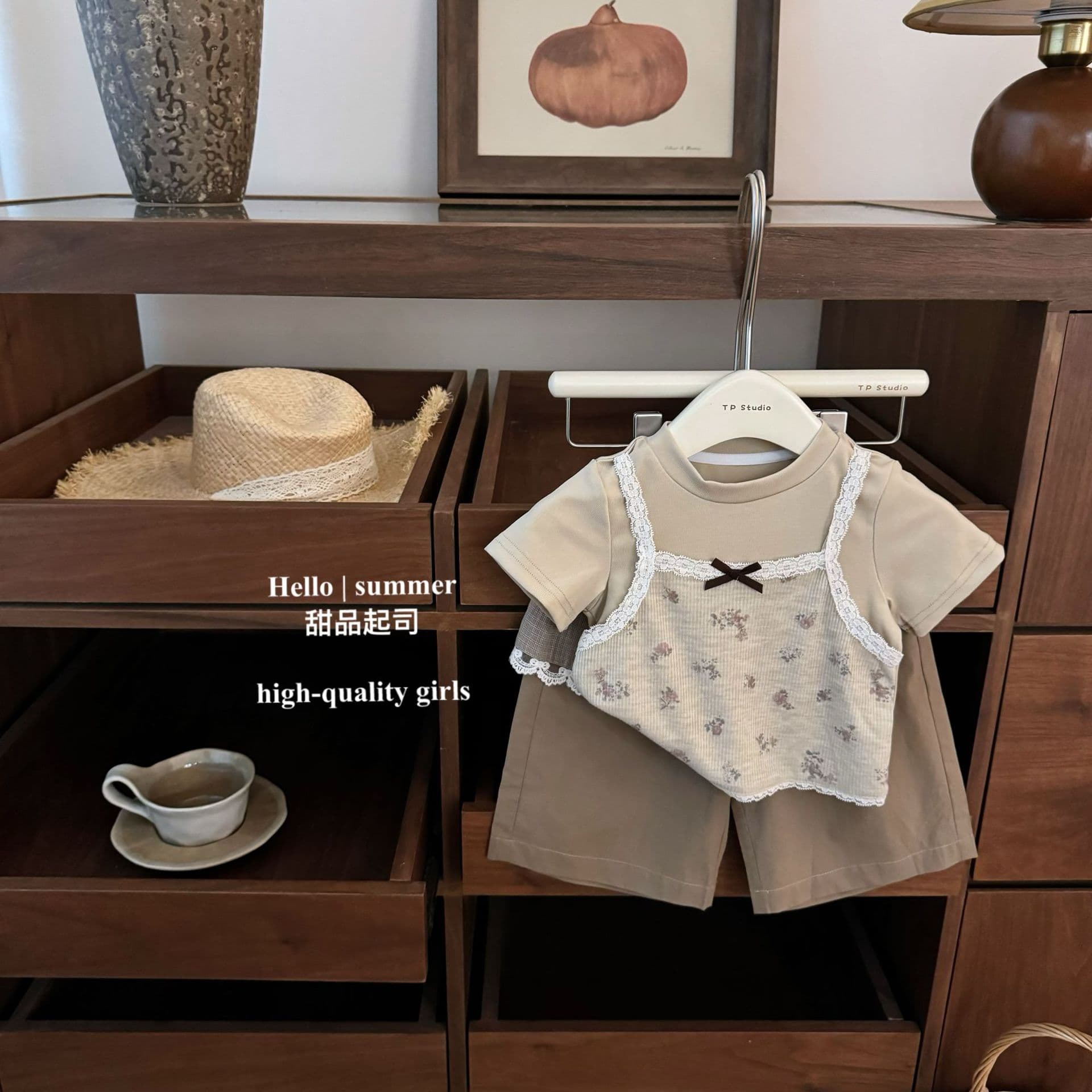 【Dessert Cheese】Caramel Brulee! Original baby girl layered floral T-shirt butt curtain plaid pants fashion set
