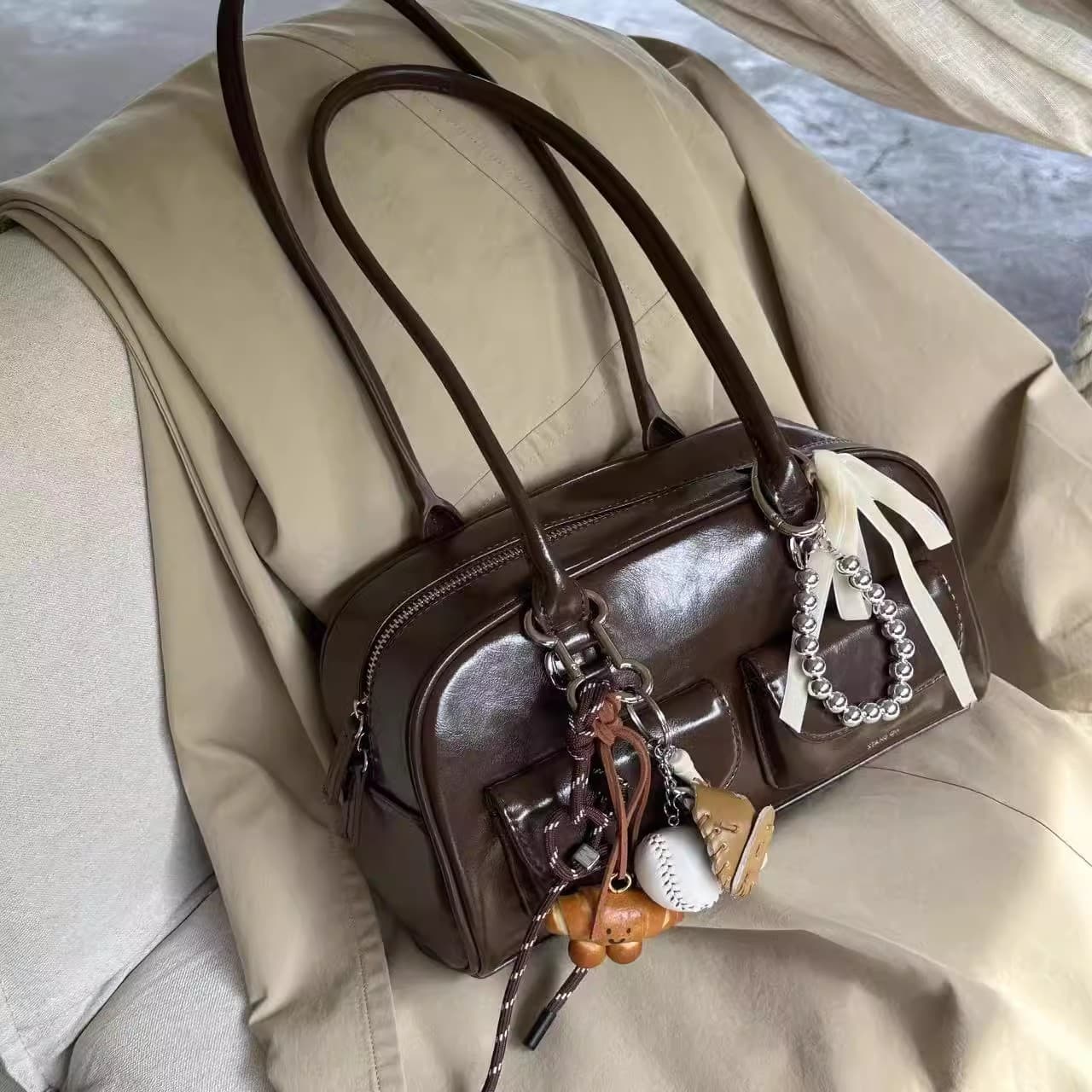 2026 New Matte Leather Boston Pillow Bag Niche Design Versatile Handbag Casual Soft Leather Handbag Shoulder Bag