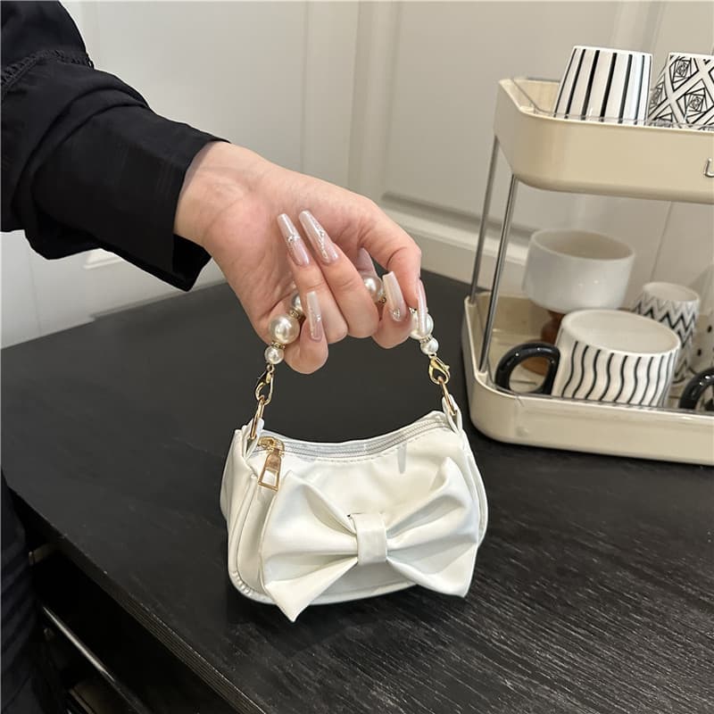 High-value underarm women's bag 2025 new fashion retro bow chain cute fresh women's shoulder bag