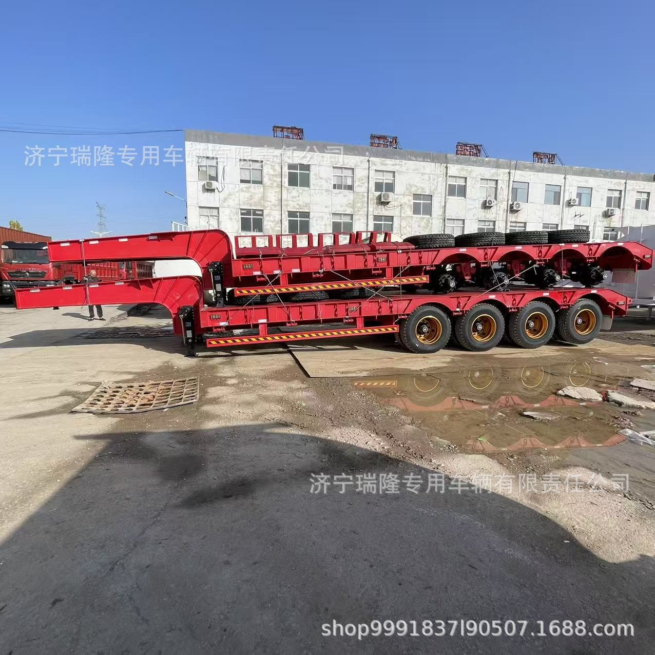 Low-bed transport trailer, special rear-tipping engineering vehicle, vehicle transport, low-bed semi-trailer, heavy-duty transport vehicle