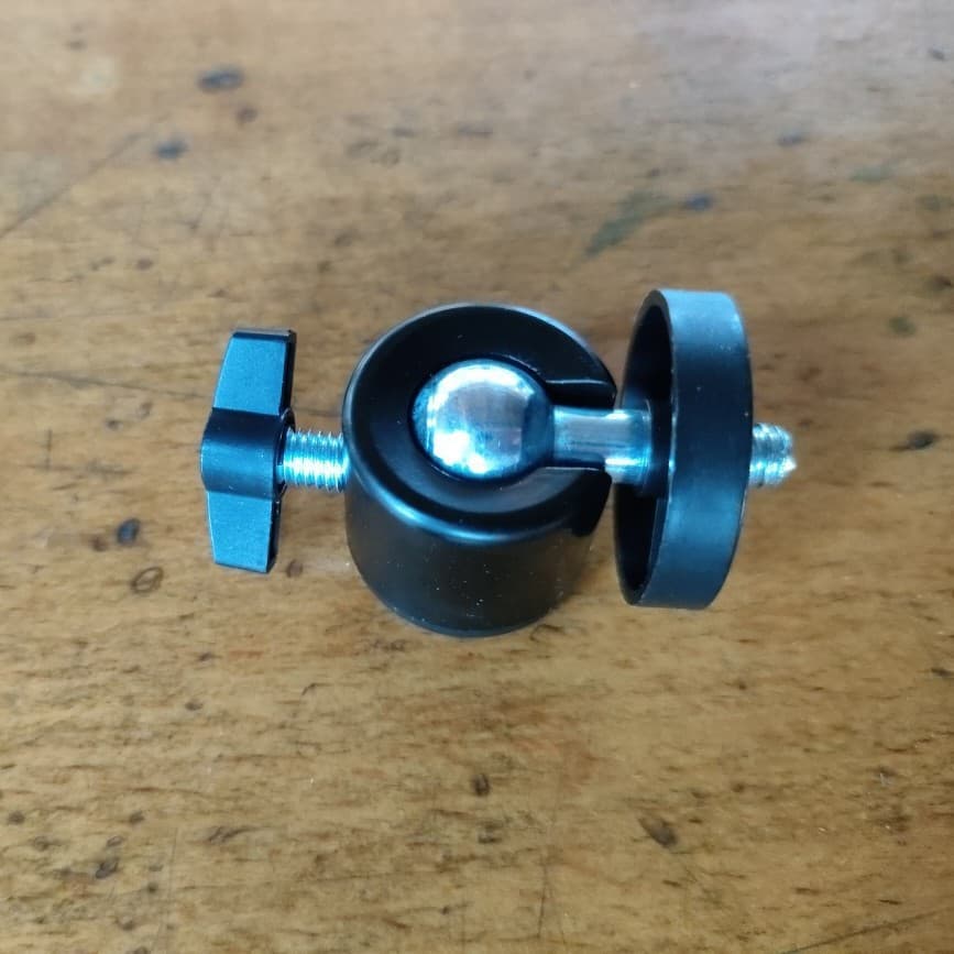 Live Streaming Universal Ball Head with 1/4 Screw Socket, Metal Mini Tripod, Octopus Camera Mount Q29 Triple Hole