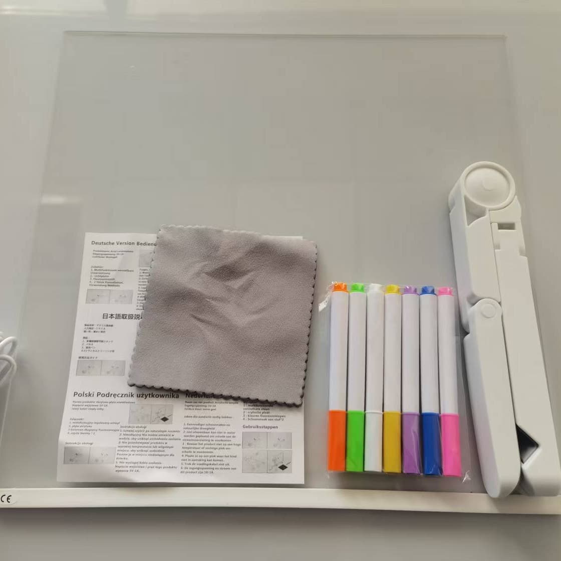 Acrylic fluorescent light-emitting board with LED lights, suitable for leaving messages, drawing, and writing. Transparent board. Cross-border wholesale source factory.