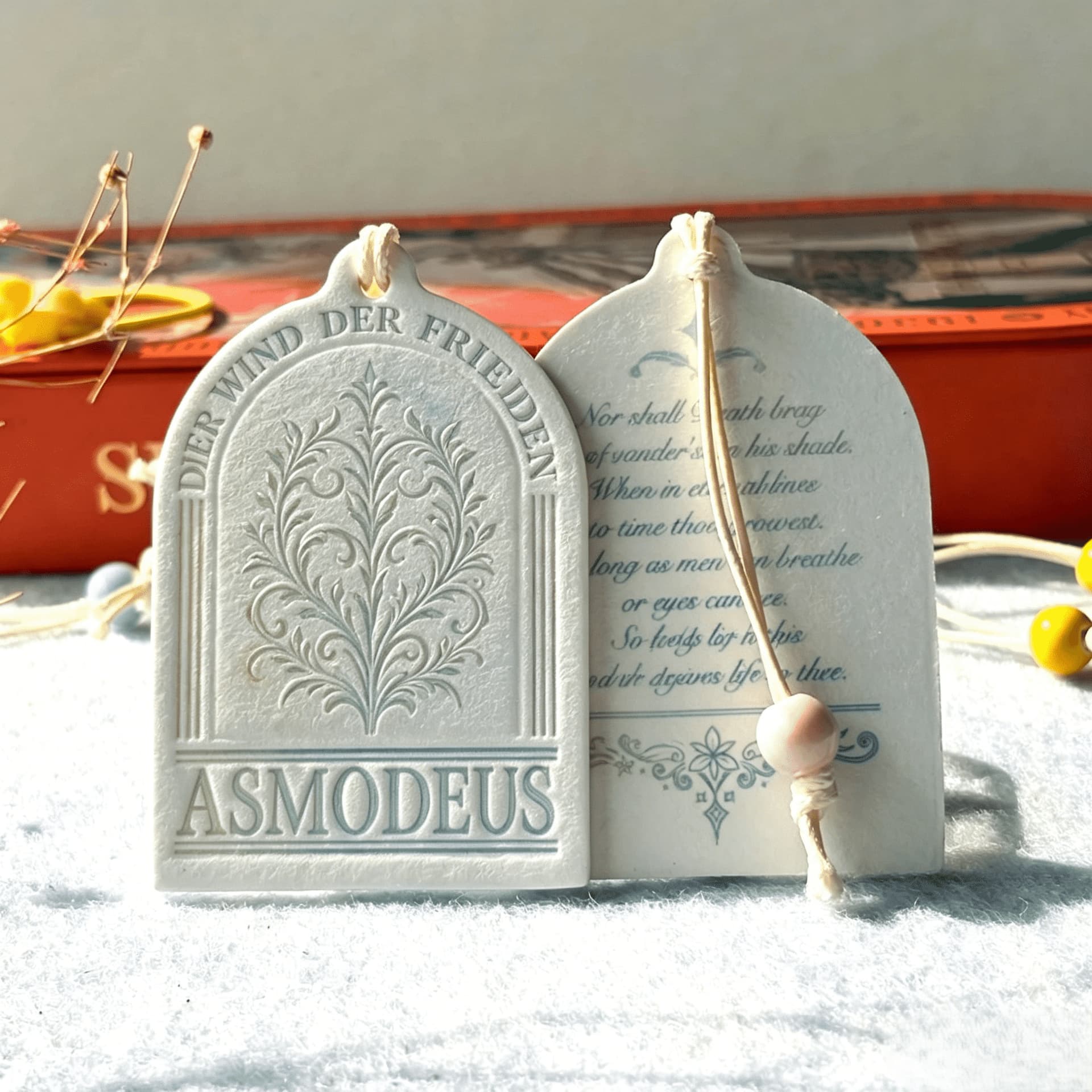 Wardrobe cabinet aromatherapy pendant in the bedroom long-lasting air fragrance fresh fragrance tablets in the car car fragrance hanging