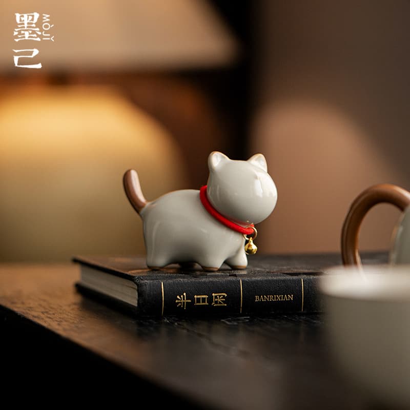 Moji Ru kiln premium maintainable home tea pet, creative small kitten cute ornament ceramic tea ceremony plaything.