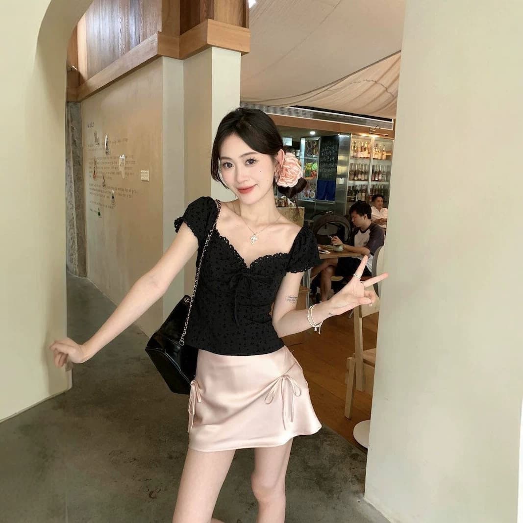 Sweet & Spicy Set: French Black Lace-Trim Short-Sleeve Blouse for Women, Summer Versatile Bow Skirt Two-Piece Set