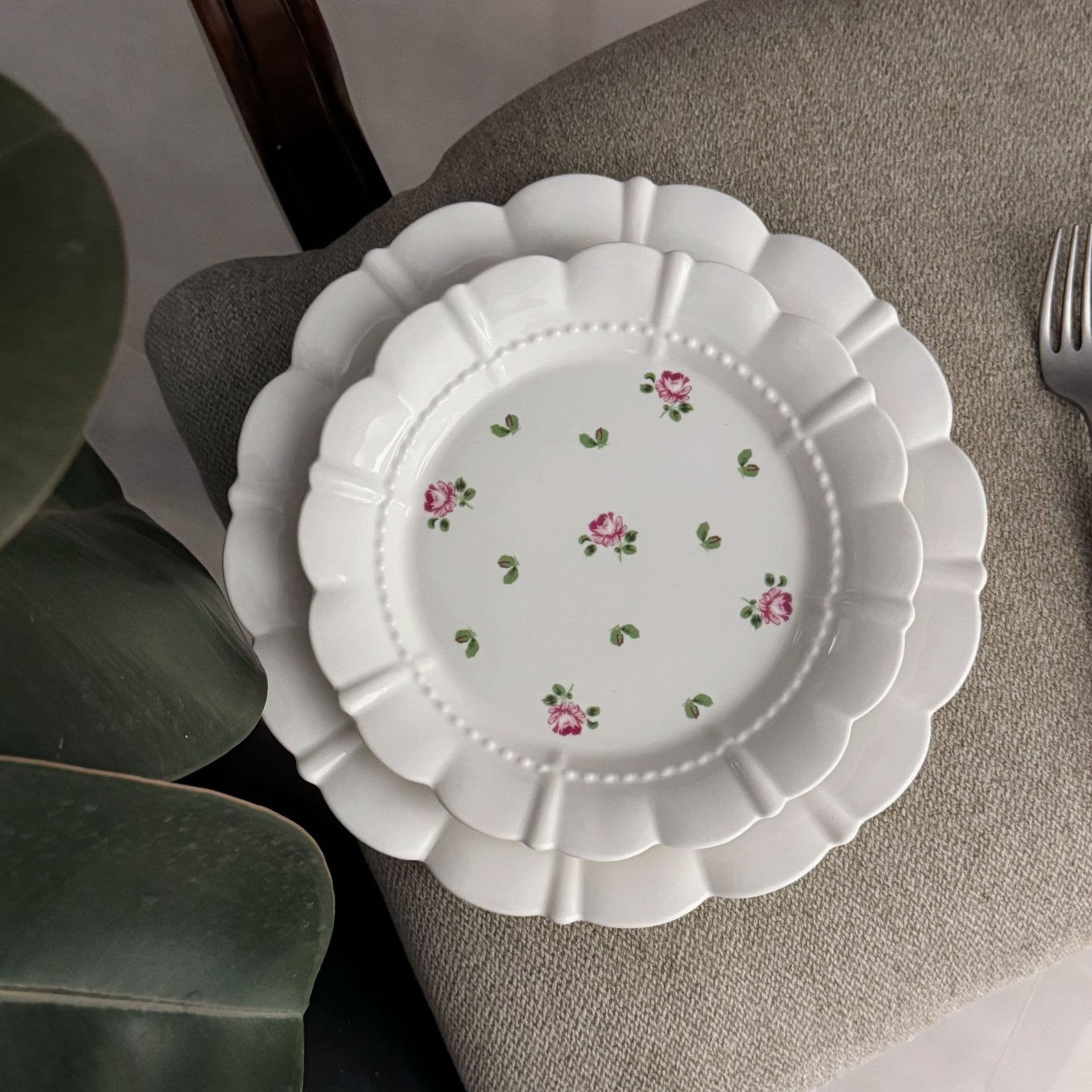 French Retro Petal Rose Floral Ceramic Plate, Dessert Plate Serving Plate Cake Plate, High-Aesthetic Ceramic Plate