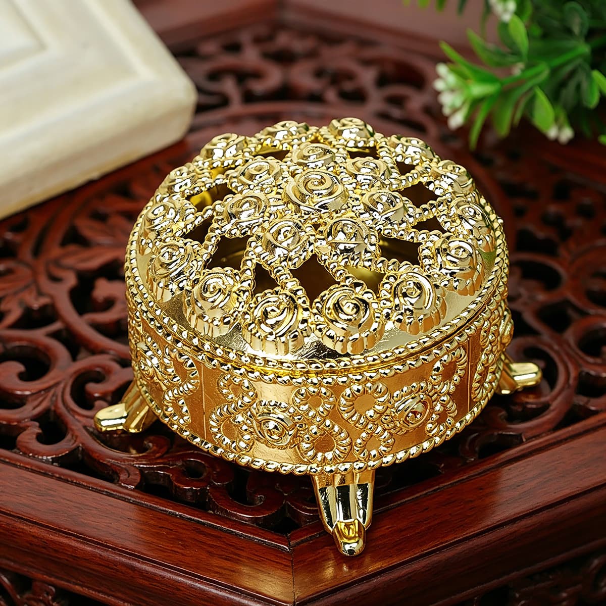 Middle Eastern Vintage Gold Incense Burner Shape Candy Box Wedding Banquet Gold-Plated Gift Box Round Hollow Storage Box