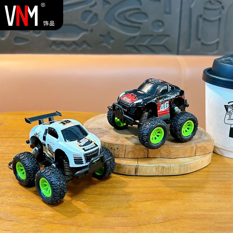 Creative spring Jeep pull back off-road vehicle key chain pendant car model toy ornament key chain small gift