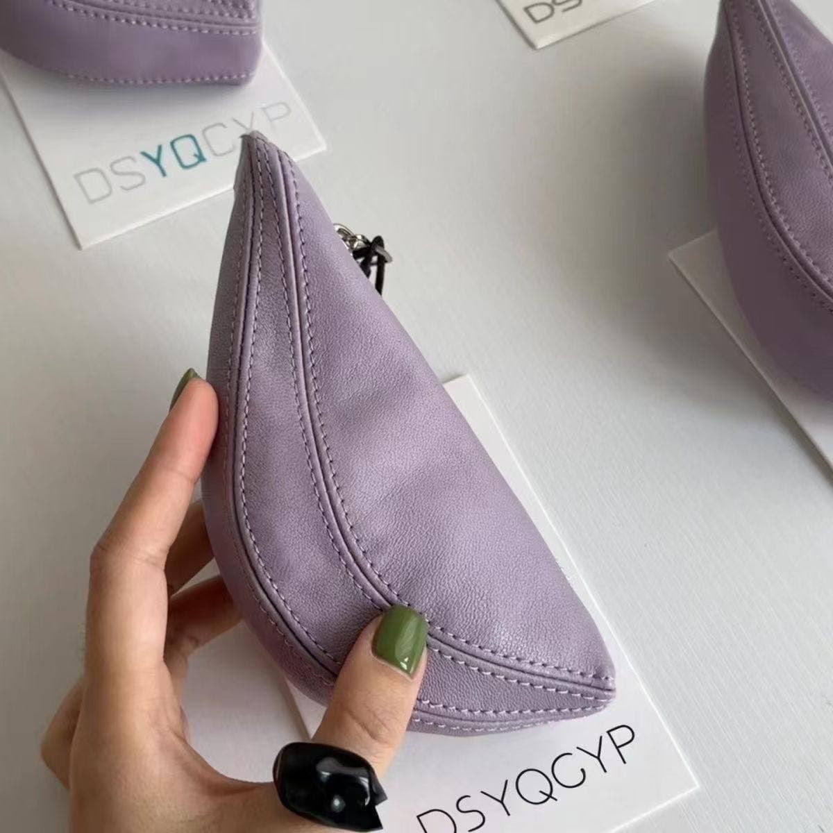 Unique Mini Crescent-Shaped Bag with Soft Leather Design, Neck-Hanging Bag for Women, 2026 New Model, Key and Lipstick Pouch, Coin Dumpling Bag