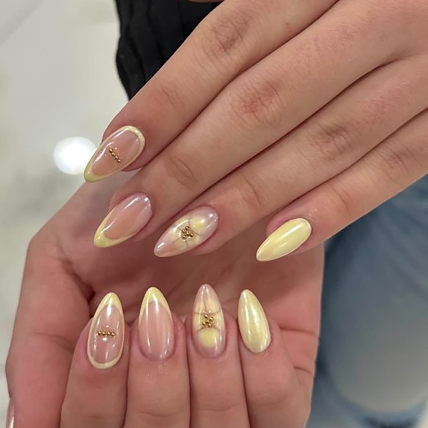 Wear nails almond flower light yellow electroplated nail polish foreign trade best-selling simple French press on nails