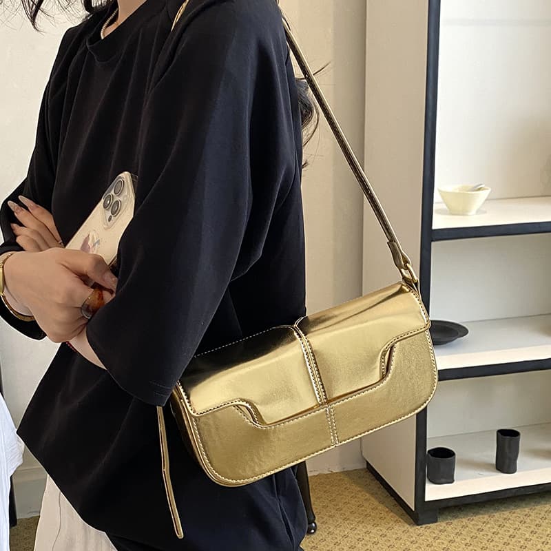 Cross-border hot-selling women's bag, patent leather glossy baguette bag, high-end metallic texture, niche plug-top design, single shoulder crossbody bag