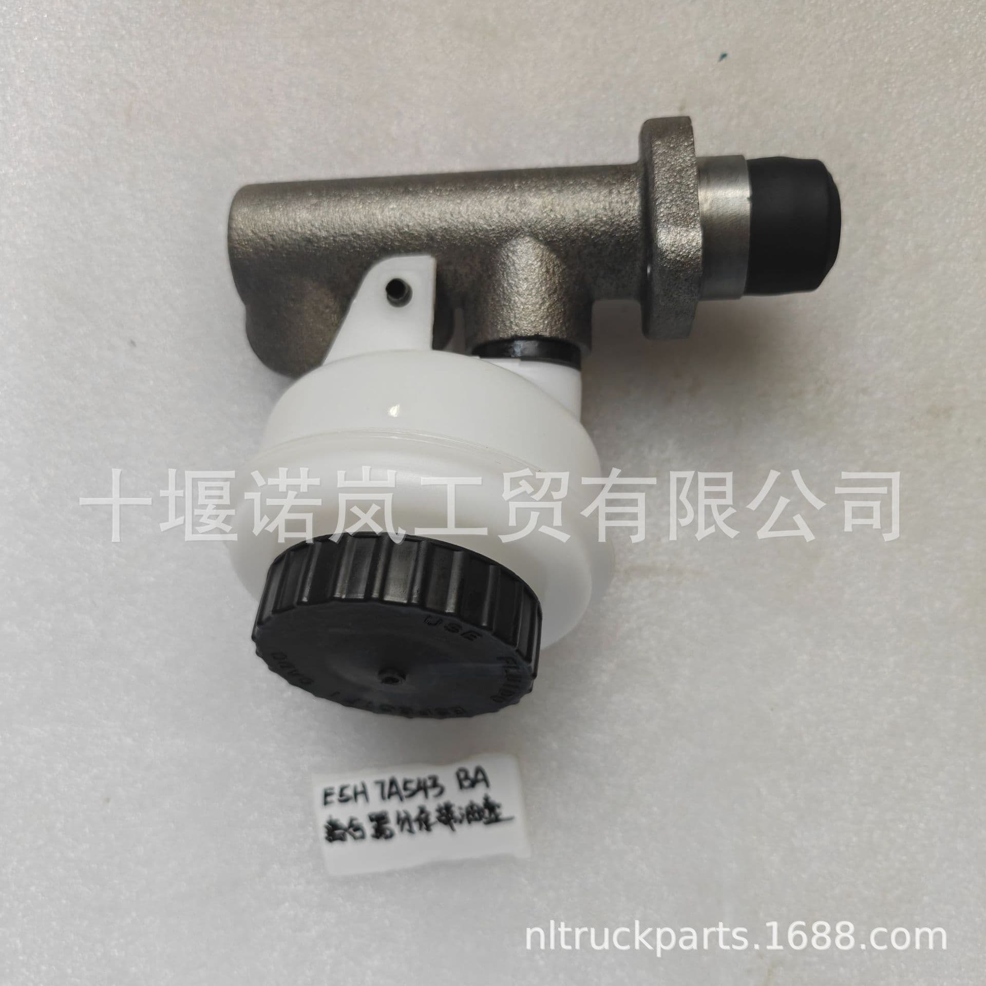 E5HT-7A543-BA is suitable for Ford 815 clutch slave cylinders with oil reservoir 7/8.