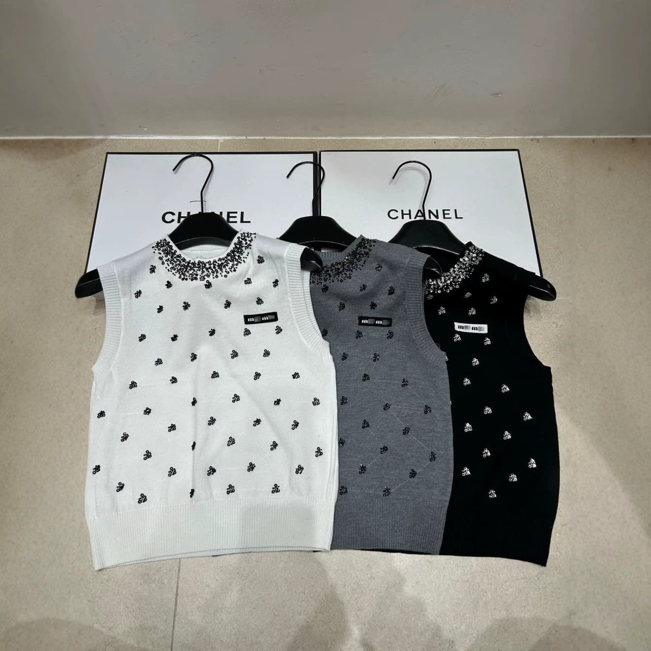 Trendy brand knitted M letter beads flower sleeveless vest slimming and versatile women's top 2026 summer new style