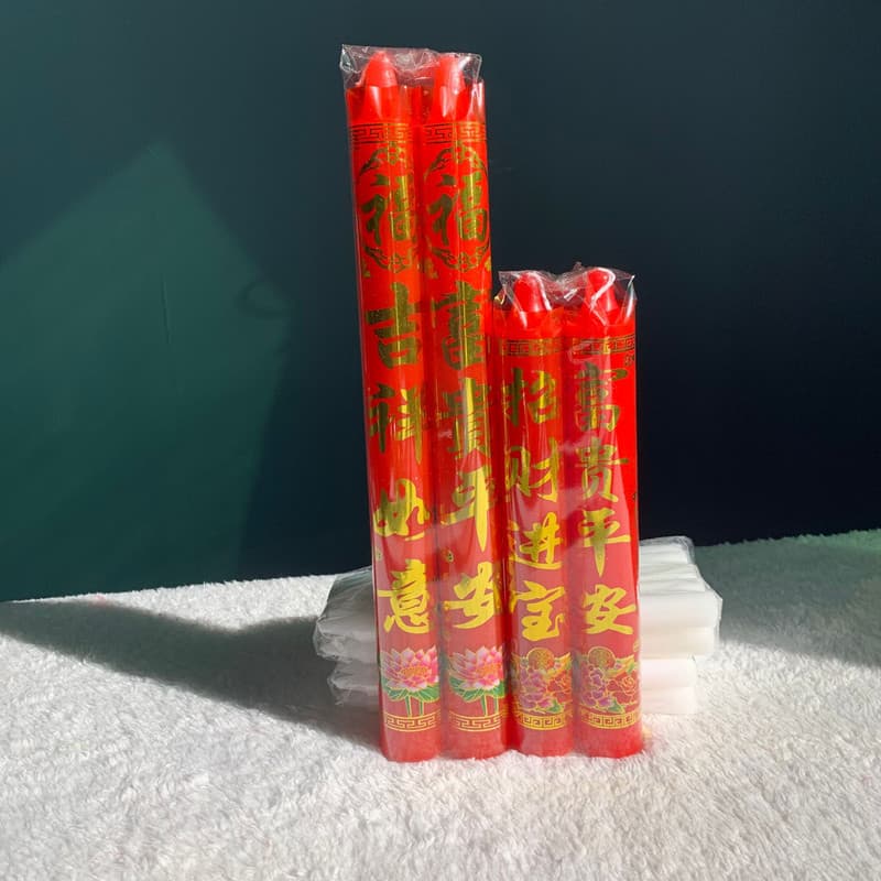 Wholesale sacrificial candles, lighting red wax, windproof, low smoke, easy to burn, large and small sizes, cylindrical candles with gold lettering, for offering to Buddha.