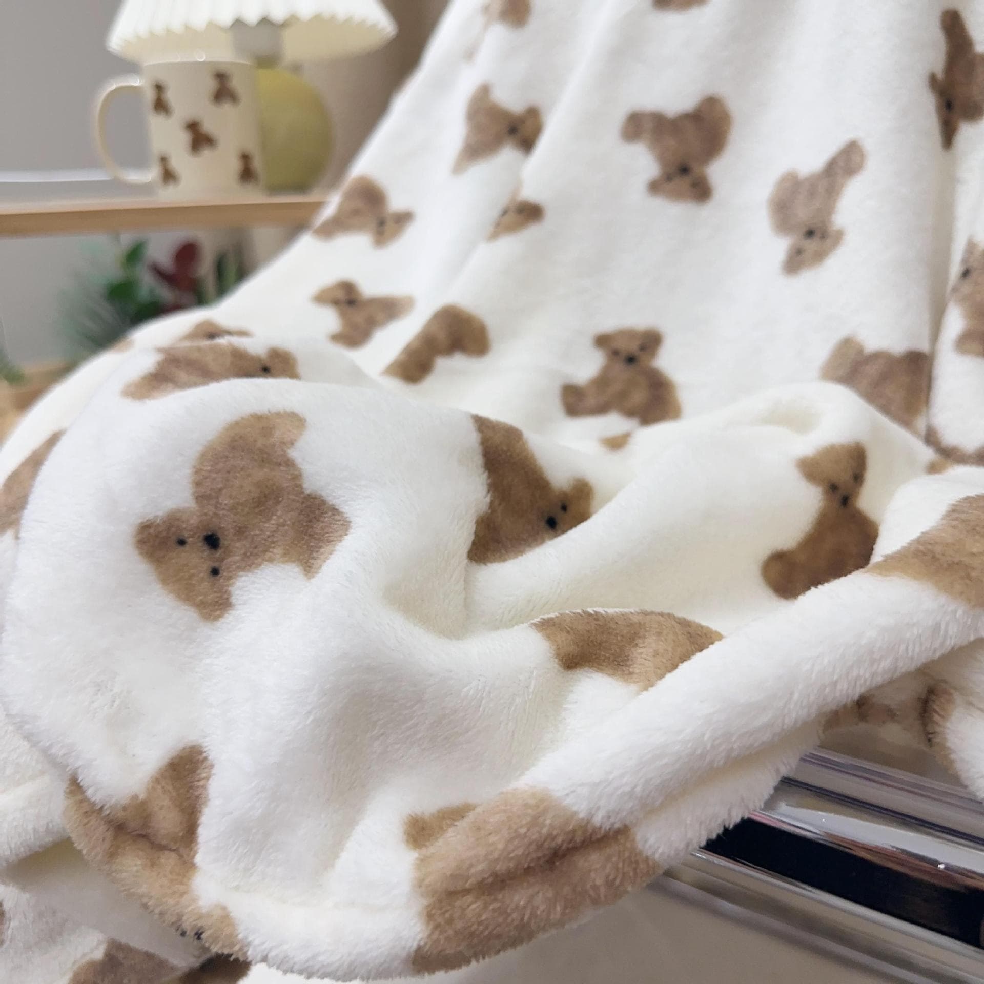 Bear Nap Blanket for Dorm Office Lunch Break Leg Cover Sofa Blanket Air Conditioning Room Warm Student Blanket