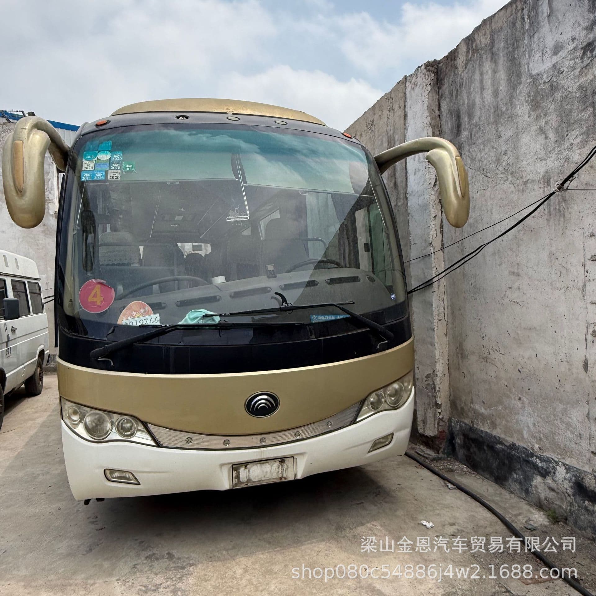 Business Minibus Refurbishment, Yutong 35-Seater Bus, Passenger Fuel-Powered Bus, Hiace Bus
