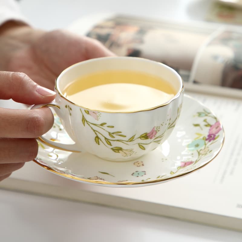 Nordic Pastoral Coffee Cup and Saucer Set, Ceramic Afternoon Tea Cup, Floral Tea Cup, British-style Gold Rim Small Cup and Saucer