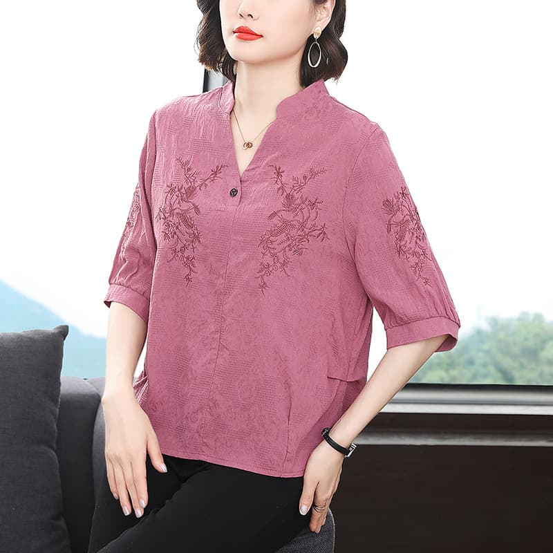 Mother's Cotton Blouse for Women 2023 New Summer Chinese Style Elegant V-Neck Middle-Aged Embroidered Loose Half-Sleeve T-Shirt