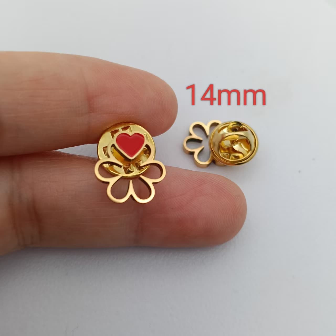The world's top hotels, Michelin restaurant brooches, brand badges, love brooches, Relais & Châteaux brooches starting from 1 piece