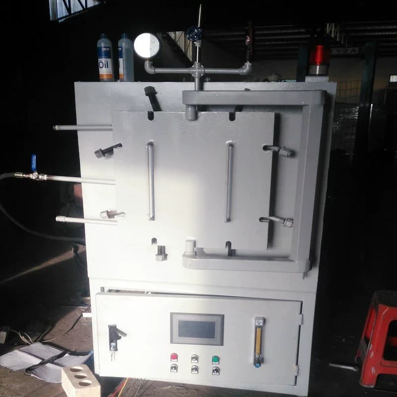 Stainless steel metal furnace chambers for heat treatment under inert atmosphere or hydrogen reduction.