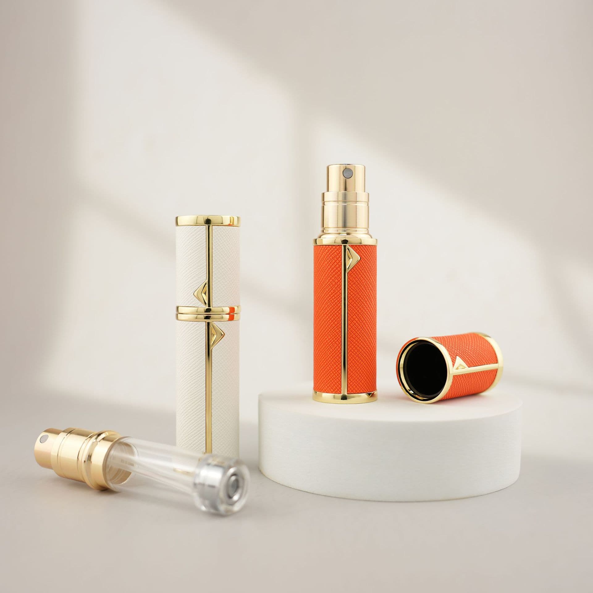 In-Stock Metal Perfume Atomizer with Bottom Press Leather Aromatherapy Spray Bottle, Portable Sample Empty Spray Bottle for Fragrance