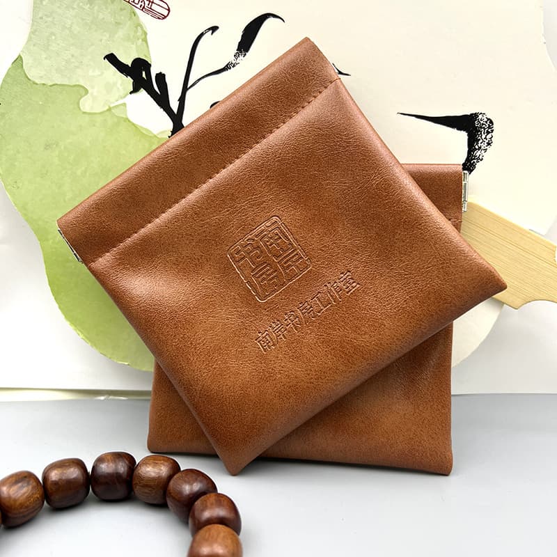 Professional custom-made jewelry packaging bags, small mirror packaging bags, bank card holders, coin purses, and walnut trays.