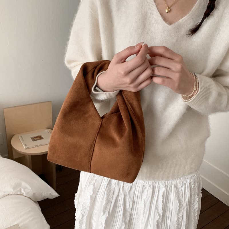 Suede Leather Bag for Women 2026 New Niche High-End Retro Red Handbag Large Capacity Commuter Bag for Women