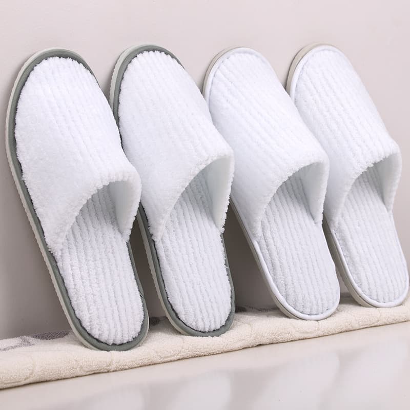 Disposable Coral Fleece Cotton Linen Slippers for Hotels Homestays Anti-Slip Bottom Customizable Logo Adult Size Slippers
