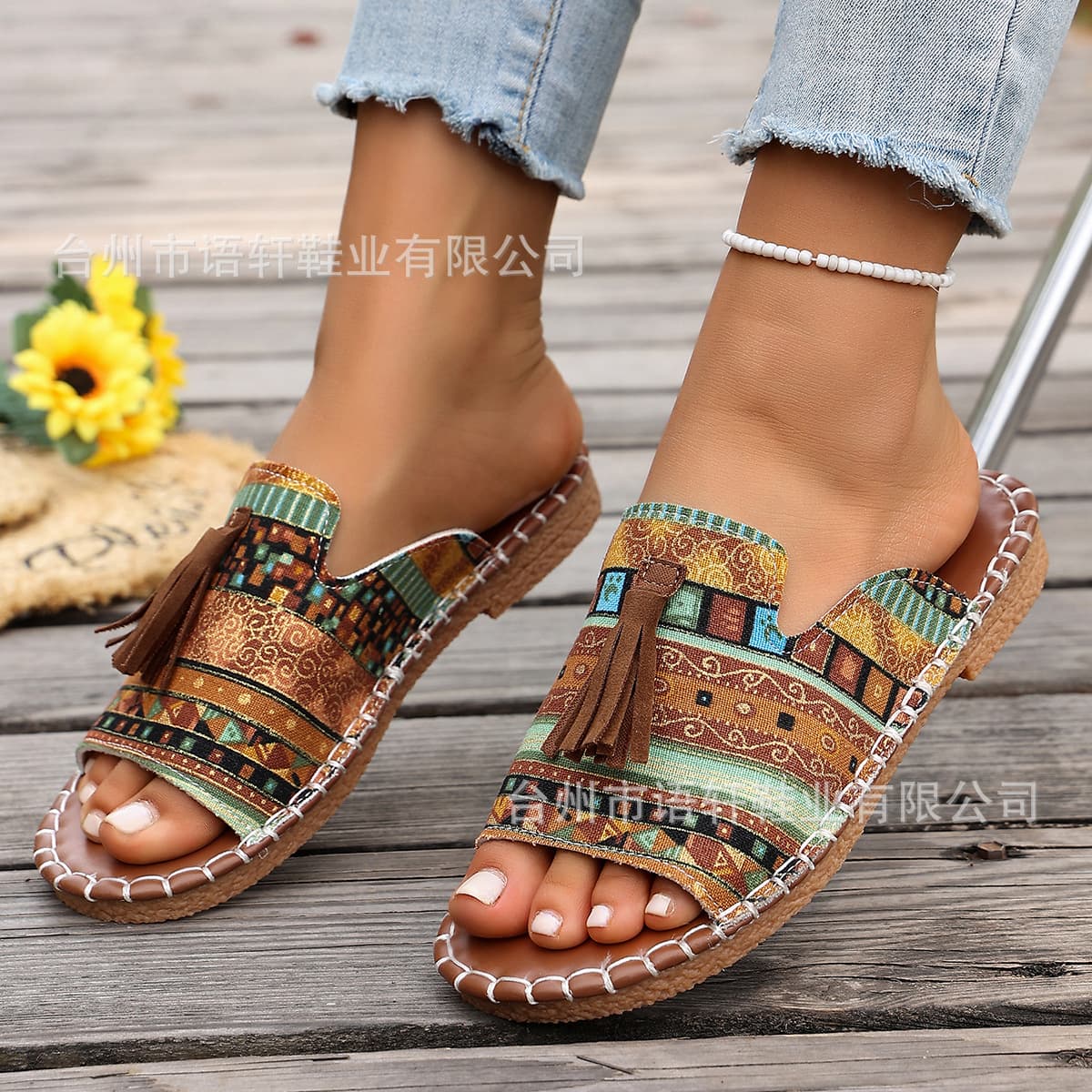 Foreign trade women's large size flat slippers 2026 summer new ethnic style wide strip beach slippers for women
