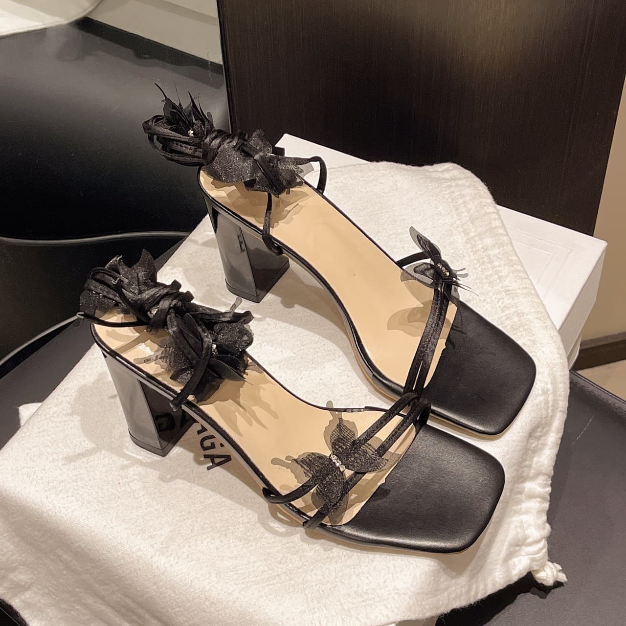Amazon cross-border exclusive for European and American women bow-tie cross one-strap ankle strap square toe thin thick heel sandals in stock