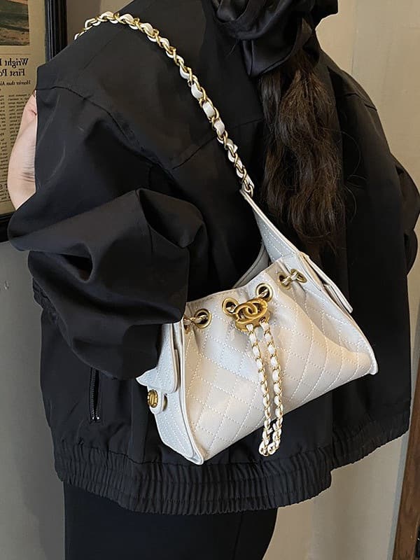 Large Capacity Hobo Crossbody Bag for Women, Fashionable Shoulder Bag with Chain and Drawstring, Retro Style