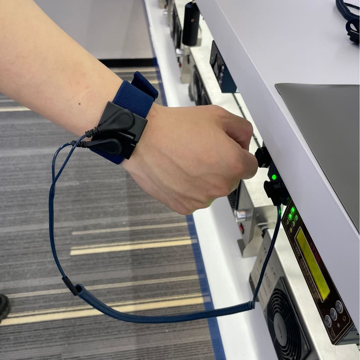 Dual-Loop Anti-Static Wrist Strap for Electronic Workshops, Wired ESD Wristband