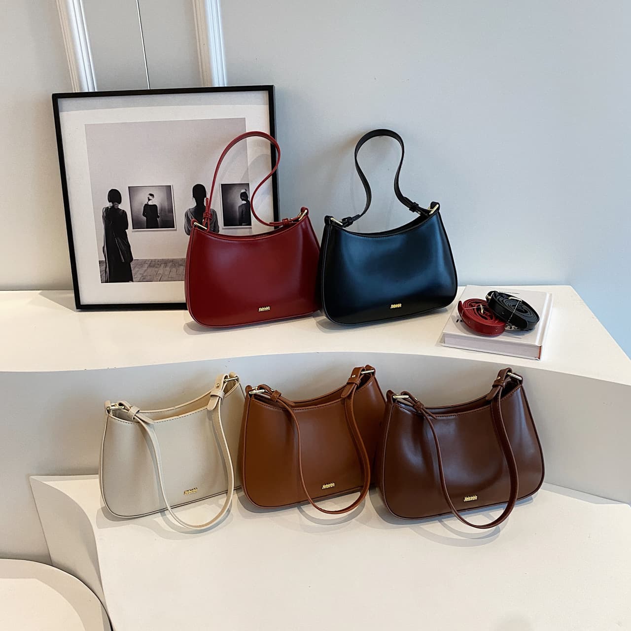 Fashion Women's Bag 2024 Summer New Trendy French-Style Underarm Bag Minimalist Textured Baguette Bag Niche Crossbody Bag
